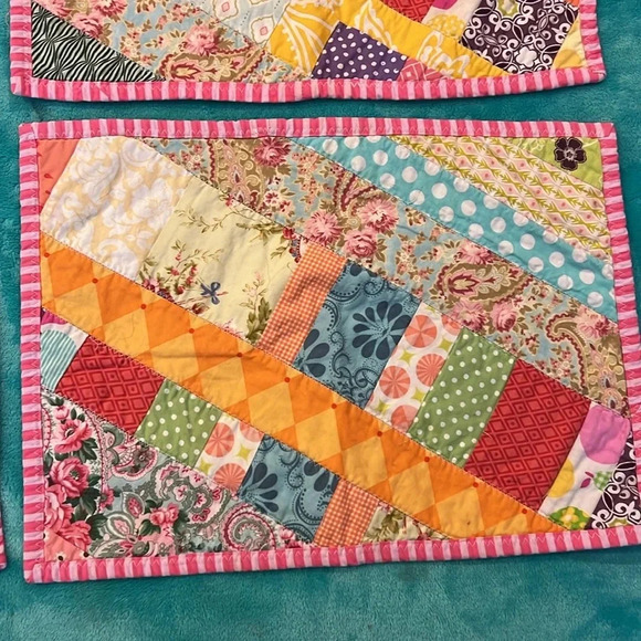 Homemade quilted placemats.  Set of 4, reversible. 2 beautiful designs - Picture 5 of 11